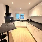 Designer In Erstbezug 75 Tv Mit Netflix Und Offene Kueche Wehome Premium Appartement *