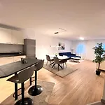 Designer In Erstbezug 75 Tv Mit Netflix Und Offene Kueche Wehome Premium Appartement Sinsheim
