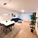 Designer In Erstbezug 75 Tv Mit Netflix Und Offene Kueche Wehome Premium Appartement *