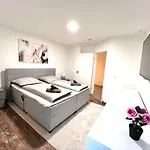 Appartement Designer In Erstbezug 75 Tv Mit Netflix Und Offene Kueche Wehome Premium Sinsheim