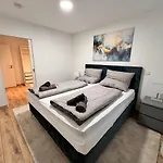 Designer In Erstbezug 75 Tv Mit Netflix Und Offene Kueche Wehome Premium Appartement
