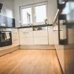 Appartement Designer In Erstbezug 75 Tv Mit Netflix Und Offene Kueche Wehome Premium Sinsheim