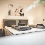 Designer In Erstbezug 75 Tv Mit Netflix Und Offene Kueche Wehome Premium Appartement Sinsheim