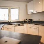 Designer In Erstbezug 75 Tv Mit Netflix Und Offene Kueche Wehome Premium Sinsheim