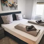Designer In Erstbezug 75 Tv Mit Netflix Und Offene Kueche Wehome Premium * Sinsheim