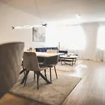 Designer In Erstbezug 75 Tv Mit Netflix Und Offene Kueche Wehome Premium