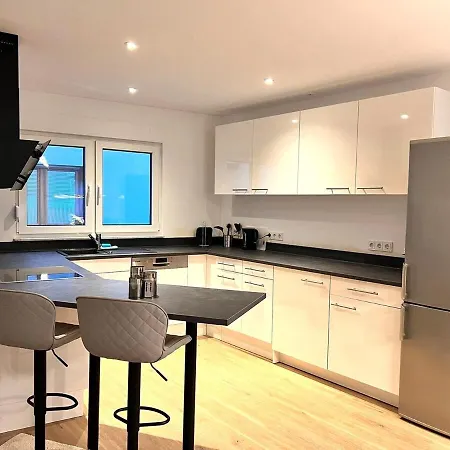 Designer In Erstbezug 75 Tv Mit Netflix Und Offene Küche Wehome Premium Sinsheim