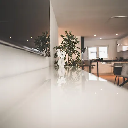 Designer In Erstbezug 75 Tv Mit Netflix Und Offene Küche Wehome Premium Apartment Sinsheim